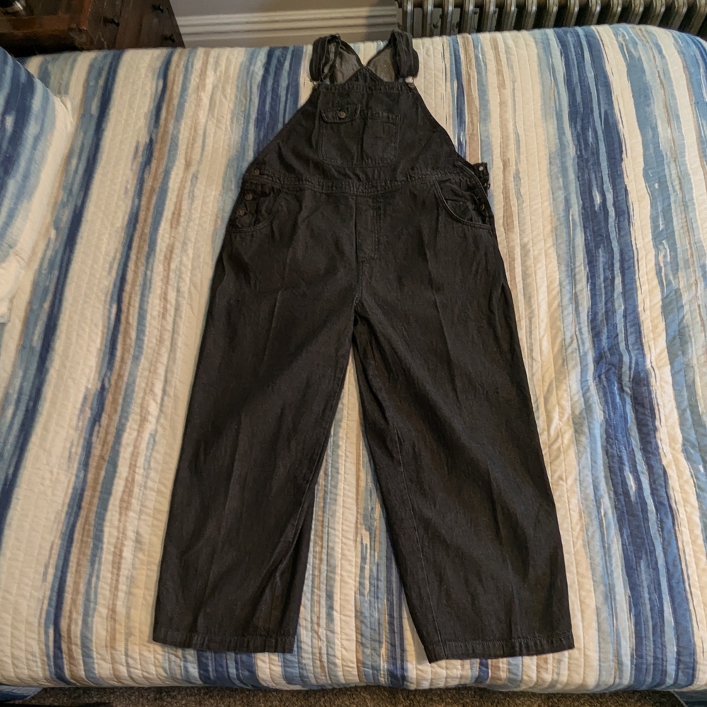 Black Overalls with Relaxed Fit and Versatile Style - Picture 2 of 6